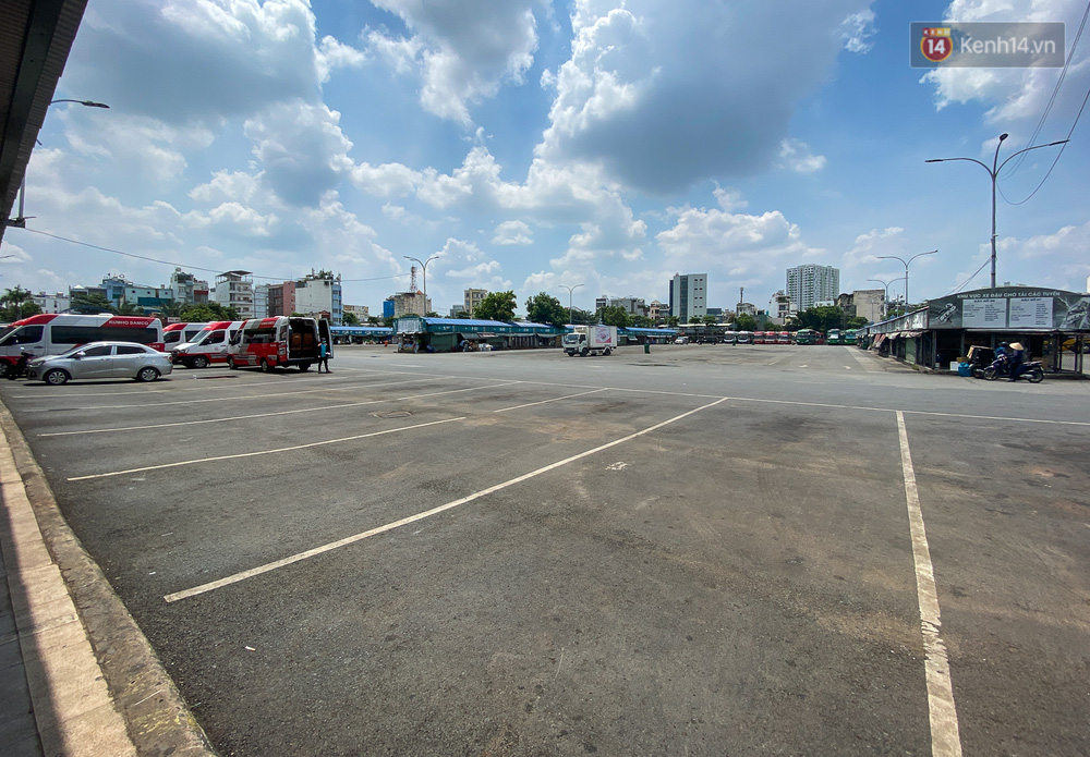 Trước đó khu vực này luôn chật kín xe khách đỗ tại bến