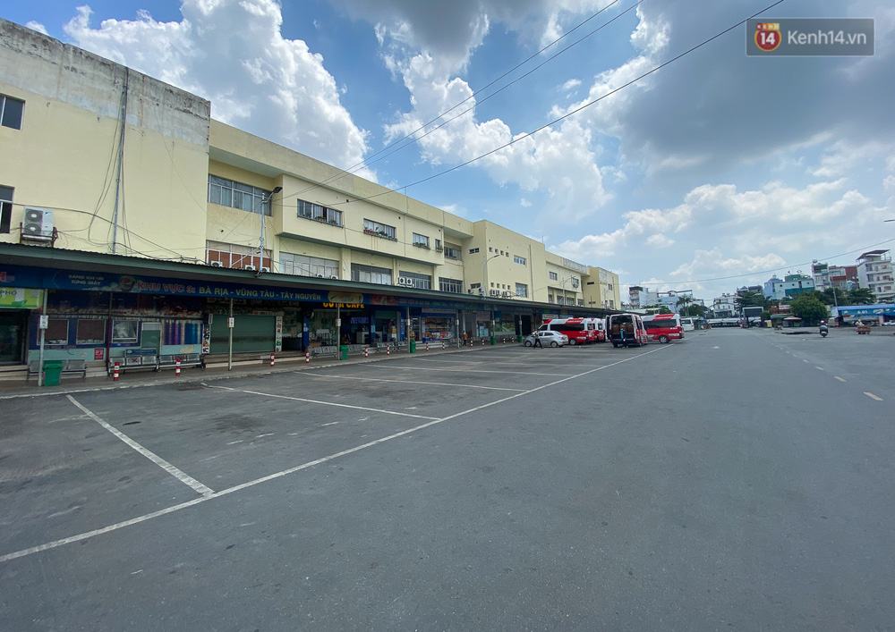 Hiện tại chỉ còn tuyến xe khách loại 16 chỗ đậu chờ nhưng chỉ chở hàng là chủ yếu