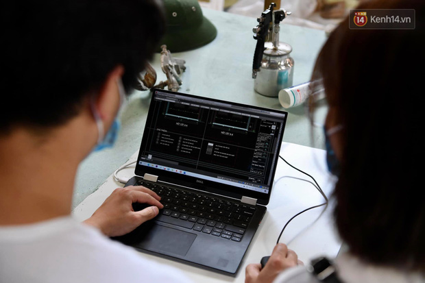 Sau khi trao đổi cùng bạn bè, đồng nghiệp và nhiều chuyên gia y tế, nhất là những người đang nơi tuyến đầu chống dịch Nghĩa đã nhanh chóng lên những phác thảo đầu tiên.