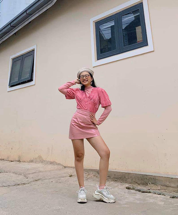 Hiện Phương Mỹ Chi đang theo học ở trường Quốc tế với mức học phí hàng trăm triệu/năm