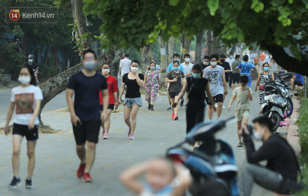 Trước những diễn biến phức tạp của dịch Covid-19, TP Hà Nội đã ra chỉ thị dừng một số dịch vụ và hoạt động tiềm ẩn nguy cơ cao lây nhiễm dịch bệnh như: các rạp, trung tâm chiếu phim; các cơ sở dịch vụ spa, massage, xông hơi; phòng tập gym; các hoạt động tập thể dục, thể thao, các sự kiện tập trung đông người tại khu vực công cộng, vườn hoa, công viên cho đến khi có chỉ đạo mới