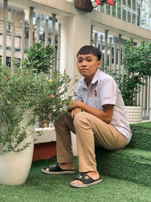 Đến nay, cậu bé đã được 18 tuổi