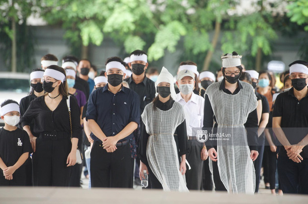 Ai cũng không giấu nổi sự đau buồn