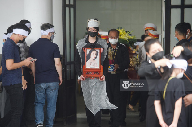 Con trai lớn Hoa hậu Thu Thuỷ