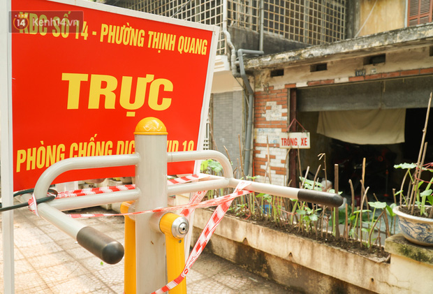 Biển báo của lực lượng chức năng để nhắc nhở người dân