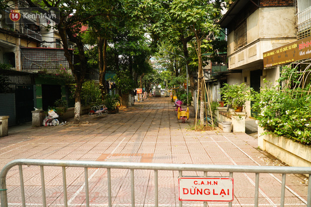 Trước những diễn biến phức tạp của dịch Covid-19, TP. Hà Nội đã ra chỉ thị dừng một số dịch vụ và hoạt động tiềm ẩn nguy cơ cao lây nhiễm dịch bệnh như: các rạp, trung tâm chiếu phim; các cơ sở dịch vụ spa, massage, xông hơi; phòng tập gym; các hoạt động tập thể dục, thể thao, các sự kiện tập trung đông người tại khu vực công cộng, vườn hoa, công viên cho đến khi có chỉ đạo mới