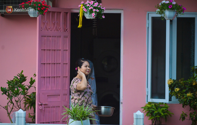 Tuyến đường thực hiện dự án có chiều dài 200m, một bên là vườn hoa Trúc Bạch, một bên là dãy nhà ở của 28 hộ dân