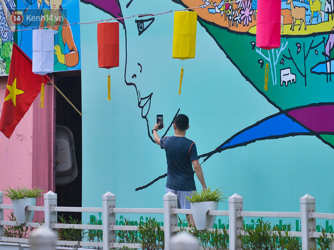 Nhiều bạn trẻ thường xuyên đến đây để chụp ảnh kỷ niệm