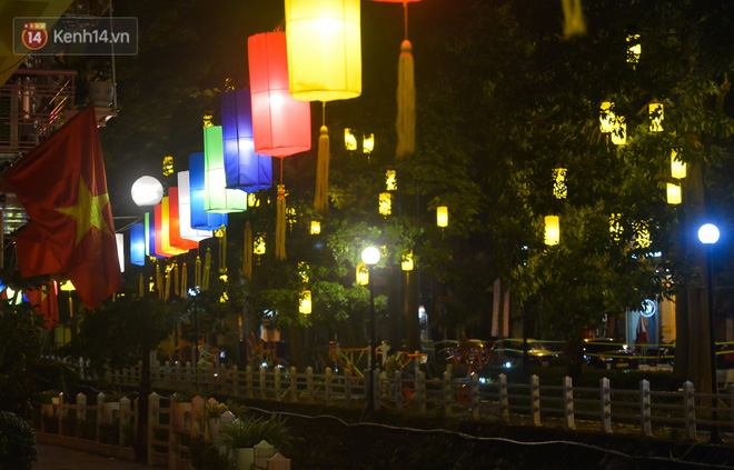 Sắc đèn lồng lung linh vào buổi tối