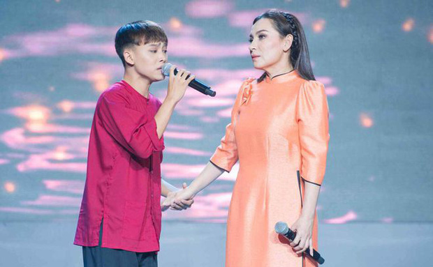 Phi Nhung nhận Hồ Văn Cường làm con nuôi sau khi cậu bé đạt quán quân Vietnam Idol Kids