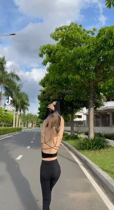 Đường cong tuyệt mỹ của Thiều Bảo Trâm khiến dân tình 