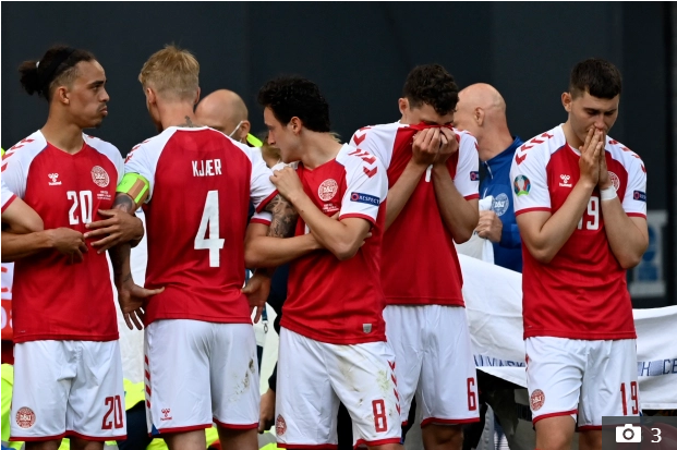 Các cầu thủ Đan Mạch bị ép thi đấu trở lại dù đang bị sốc