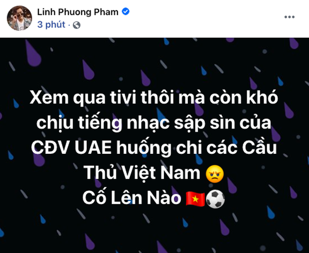 Titi hơi bức xúc trước tiếng nhạc từ phía cổ động viên UAE trong những phút đầu trận đấu