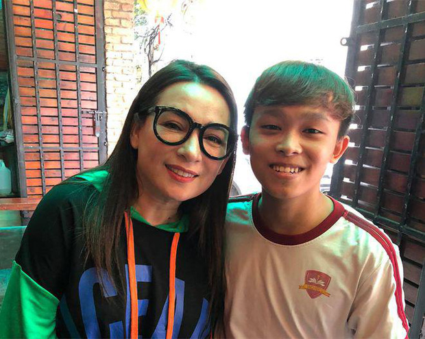 Giữa loạt biến căng đang diễn ra, chia sẻ của bố Huy Khang về mẹ con Phi Nhung - Hồ Văn Cường khiến nhiều người quan tâm và bàn tán