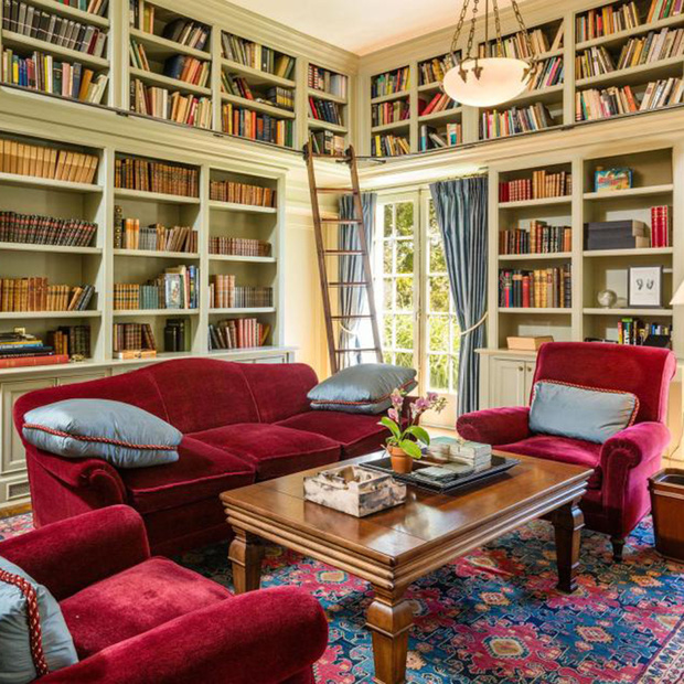 Phòng đọc sách trong căn nhà cũng được bài trí đậm chất nghệ thuật