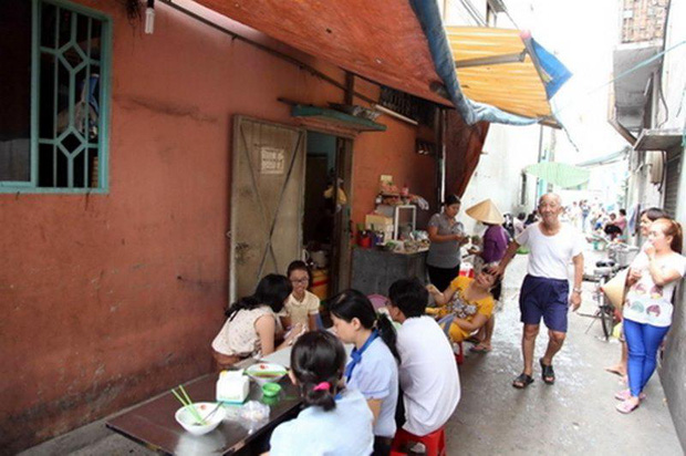 Phương Mỹ Chi sống cùng 14 thành viên trong căn nhà cấp 4 ọp ẹp tại Quận 8, TP.HCM