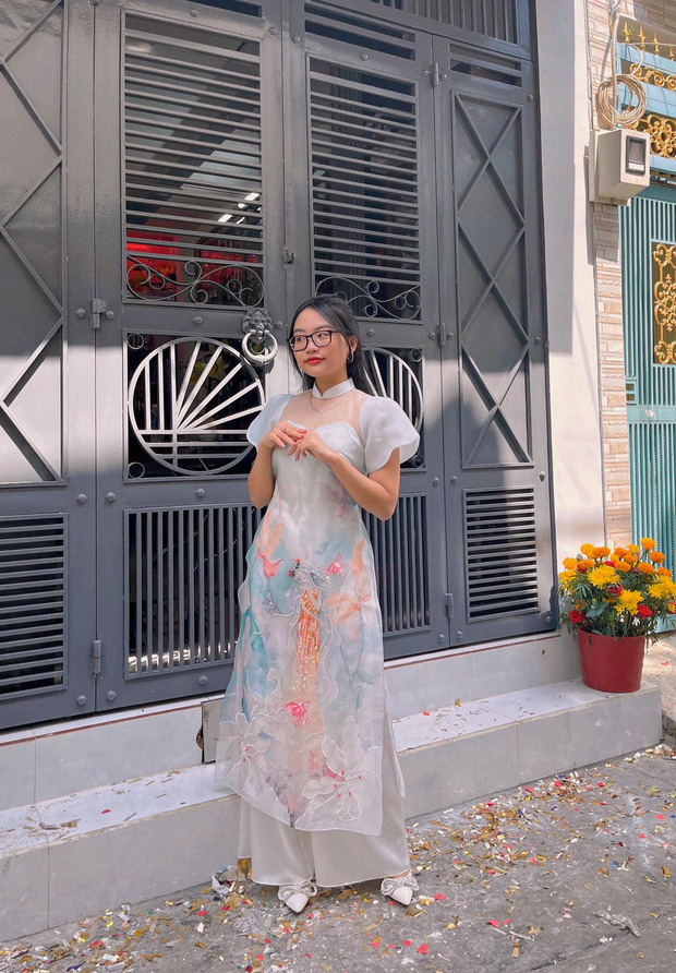 Giọng ca 10x chụp ảnh trước căn nhà khang trang, hiện đại mà cô 