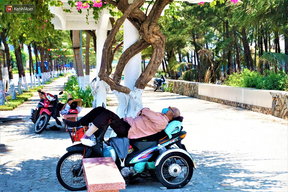 Tài xế xe ôm cũng là những người phải 