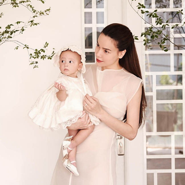 Loạt ảnh cực yêu của hai mẹ con Hồ Ngọc Hà và Lisa