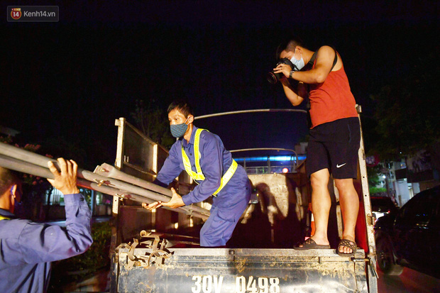 Trước đó, năm 2018, Công ty cổ phần Đầu tư Tân Đại Đường tặng Thành phố Hà Nội 262 cây phong lá đỏ, sau đó cây được trồng thử nghiệm trên dải phân cách của phố Nguyễn Chí Thanh và Trần Duy Hưng. Trong đó, phố Nguyễn Chí Thanh trồng 119 cây, phố Trần Duy Hưng trồng 143 cây.