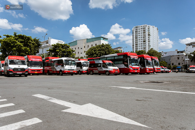 Những bến xe vốn đông đúc giờ thưa người