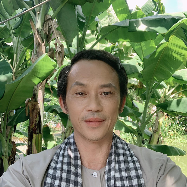 Về đến nhà thờ Tổ, NS Hoài Linh bỗng chốc biến thành lão nông chăm cây, nuôi thú