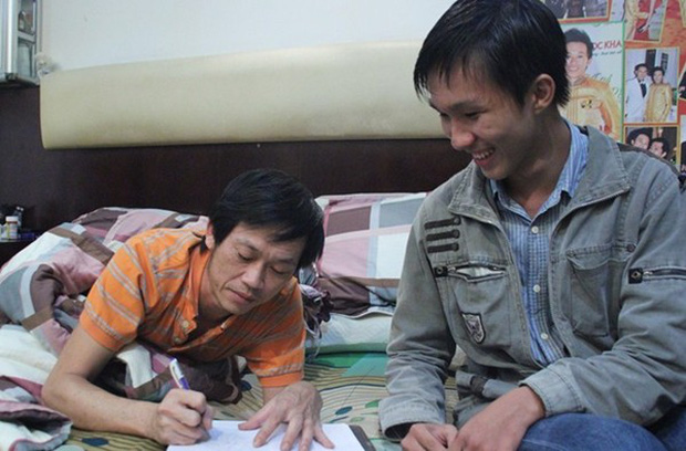 Phòng ngủ giản dị trong căn hộ của NS Hoài Linh