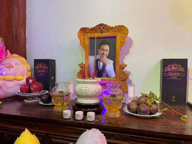 Đây cũng là nơi đặt di ảnh của cố NS Chí Tài sau khi nam danh hài qua đời đột ngột