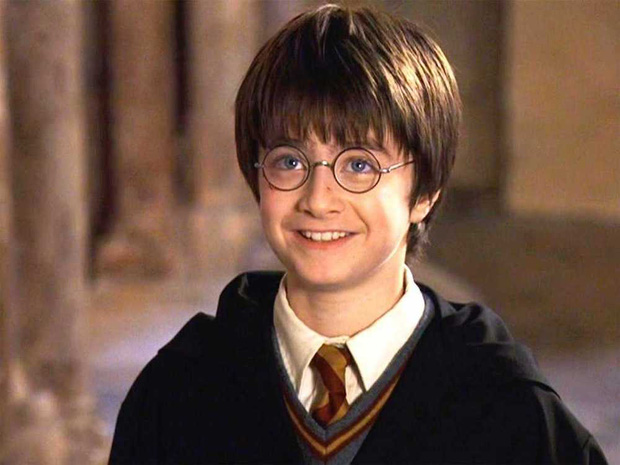 Năm 2001, cuộc đời của Daniel đã bước sang trang mới sau khi anh vào vai Harry Potter trong bộ phim cùng tên