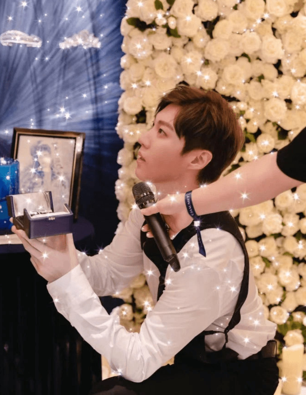 Hình ảnh xúc động được netizen truyền tay nhau chia sẻ