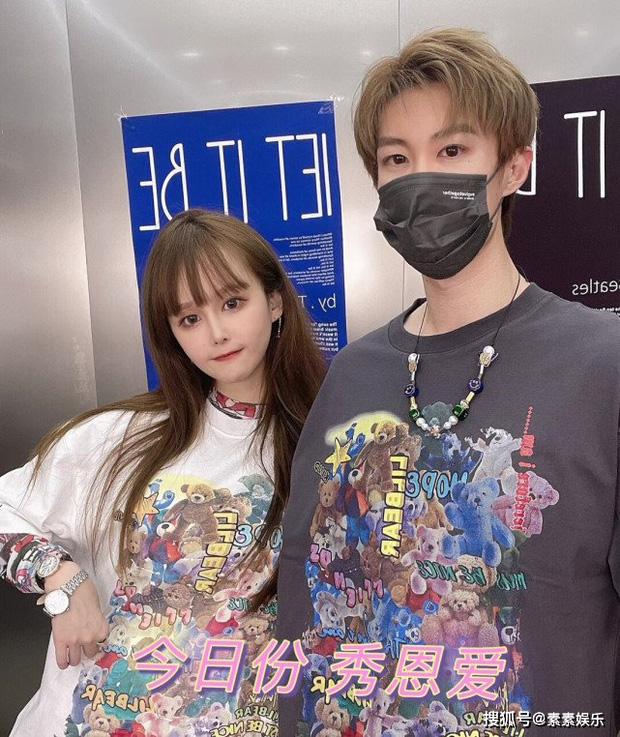 Cách đây tròn 1 tháng, Triệu Nhất Hàm đã công khai bạn trai lên MXH, không ngờ cặp đôi lại cầu hôn nhanh chóng đến như vậy