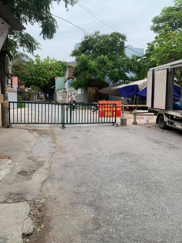Một chốt phòng chống dịch ở huyện Yên Mỹ. Ảnh: Lan Hương
