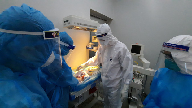 Em bé thứ 5 chào đời tại Bệnh viện Bệnh Nhiệt đới Trung ương từ người mẹ mắc Covid-19 (Ảnh: BVCC)