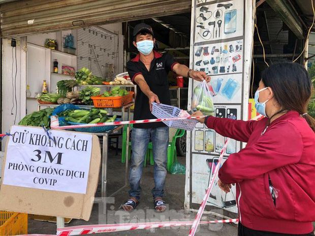 Theo lãnh đạo tỉnh Bình Dương, các điểm bán hàng thiết yếu chỉ cần tuân thủ quy định phòng, chống dịch, giữ khoảng cách an toàn vẫn hoạt động bình thường