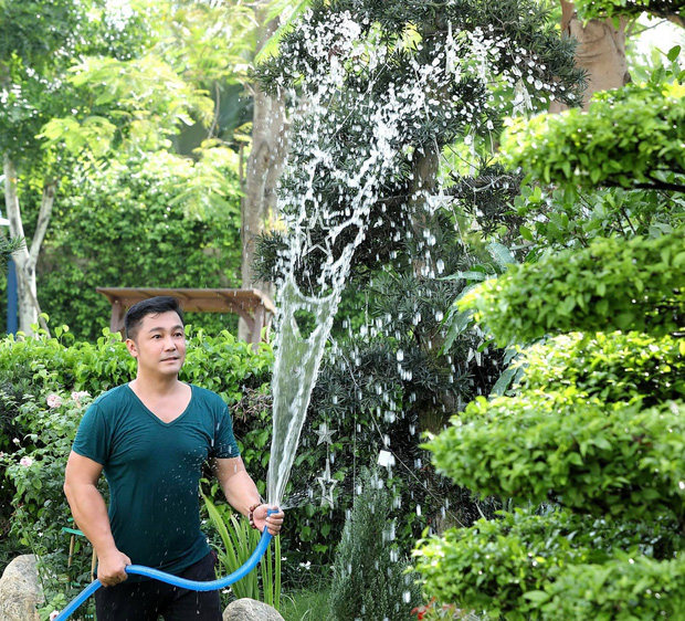 Dù không kết hôn nhưng Lý Hùng vẫn vui vẻ với cuộc sống độc thân hiện tại