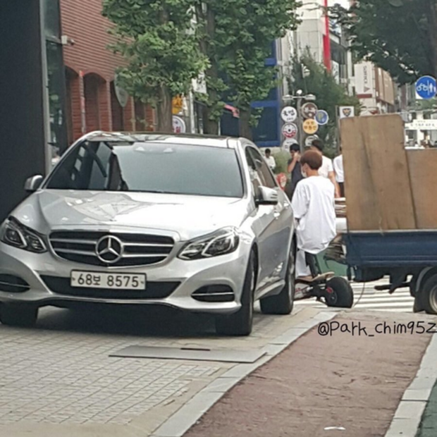 ... hình ảnh các chàng trai đạp xe ra phố là cùng