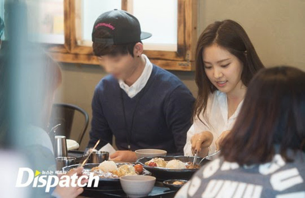 ... Dispatch chỉ thu được ảnh Naeun đi ăn cùng quản lý và các thành viên