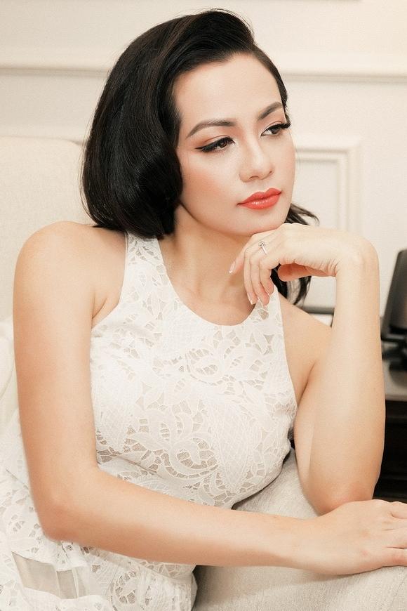 Vẻ đẹp gợi cảm, sắc sảo của Ngọc Thúy là điều ai cũng phải công nhận