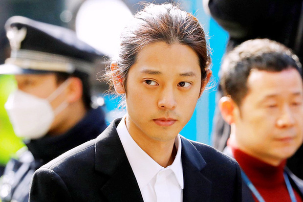 Seungri cho biết anh không đọc được hết tin nhắn trong phòng chat của Jung Joon Young