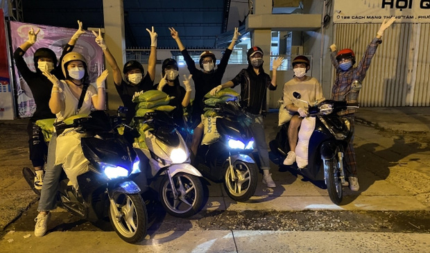 Nhóm bạn đồng hành cùng Tiểu Vy trong hoạt động ý nghĩa, thiết thực này