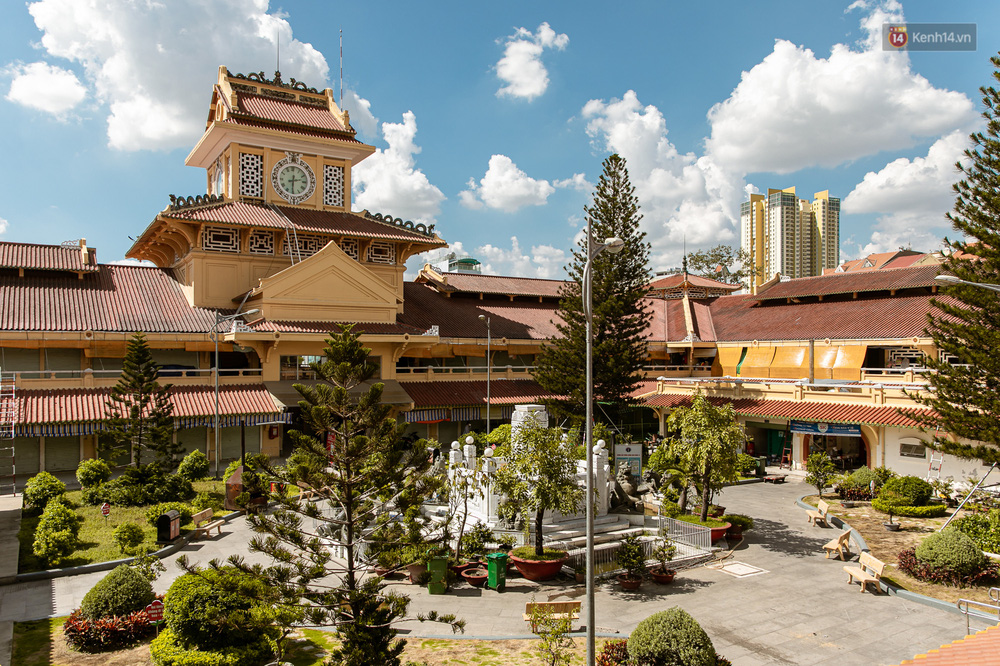 Các hàng quán và tiểu thương đã đóng cửa, tạm ngưng buôn bán để phòng dịch Covid-19