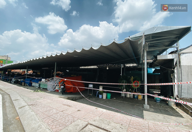 Hàng quán rìa chợ đã tạm ngưng hoạt động