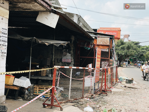 Khung cảnh vắng lặng bên trong chợ từng nhộn nhịp nhất khu vực quận 9 cũ