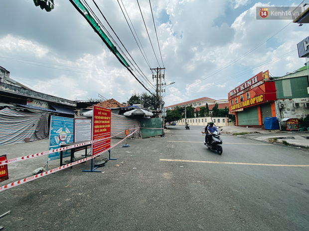 Người dân đi chợ nhưng đành quay về