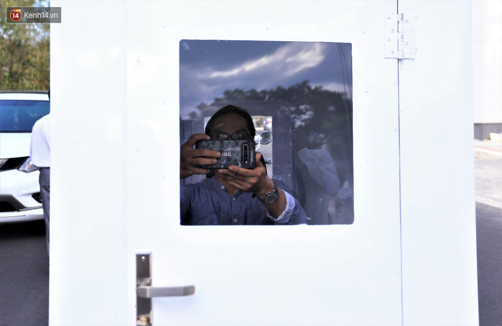 Cabin áp lực âm, đảm bảo trong quá trình vận chuyển virus sẽ không phát tán ra ngoài