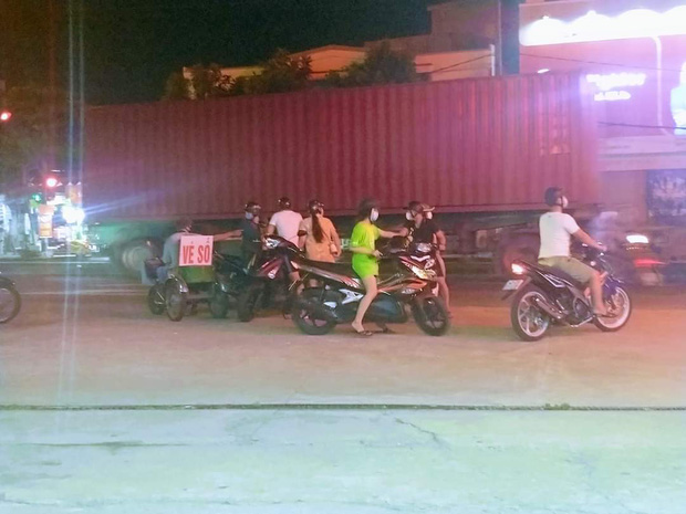 Sau khi xảy ra va chạm, xe đầu kéo vẫn chạy khoảng 1,6 km mới dừng lại