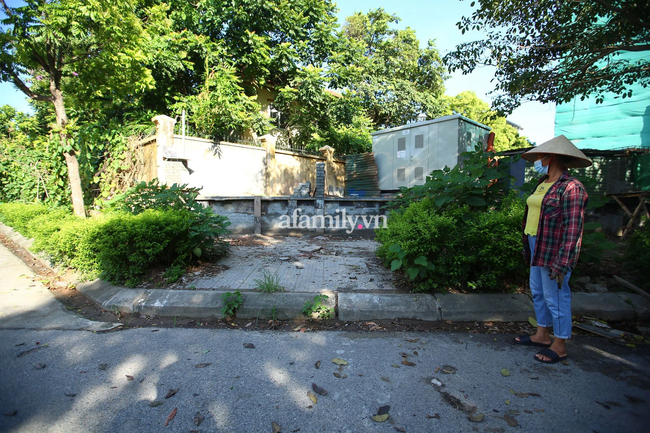 Khư vực người dân phát hiện chiếc xe màu đen.