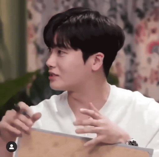 Park Hyung Sik sở hữu vẻ đẹp vừa nam tính, vừa đáng yêu lại ấm áp như anh hàng xóm nhà bên