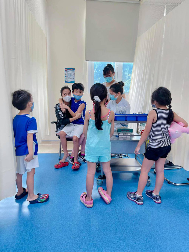 Ốc Thanh Vân đang chăm sóc con gái của Mai Phương rất tốt