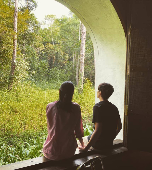 Nữ diễn viên xin phép gia đình sẽ mang di ảnh của Đức Long về đặt bàn thờ của cha và hàng ngày thắp hương cho bạn thân